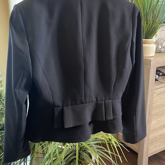 TAHARI BLACK BLAZER SiZE 8P - Picture 12 of 14